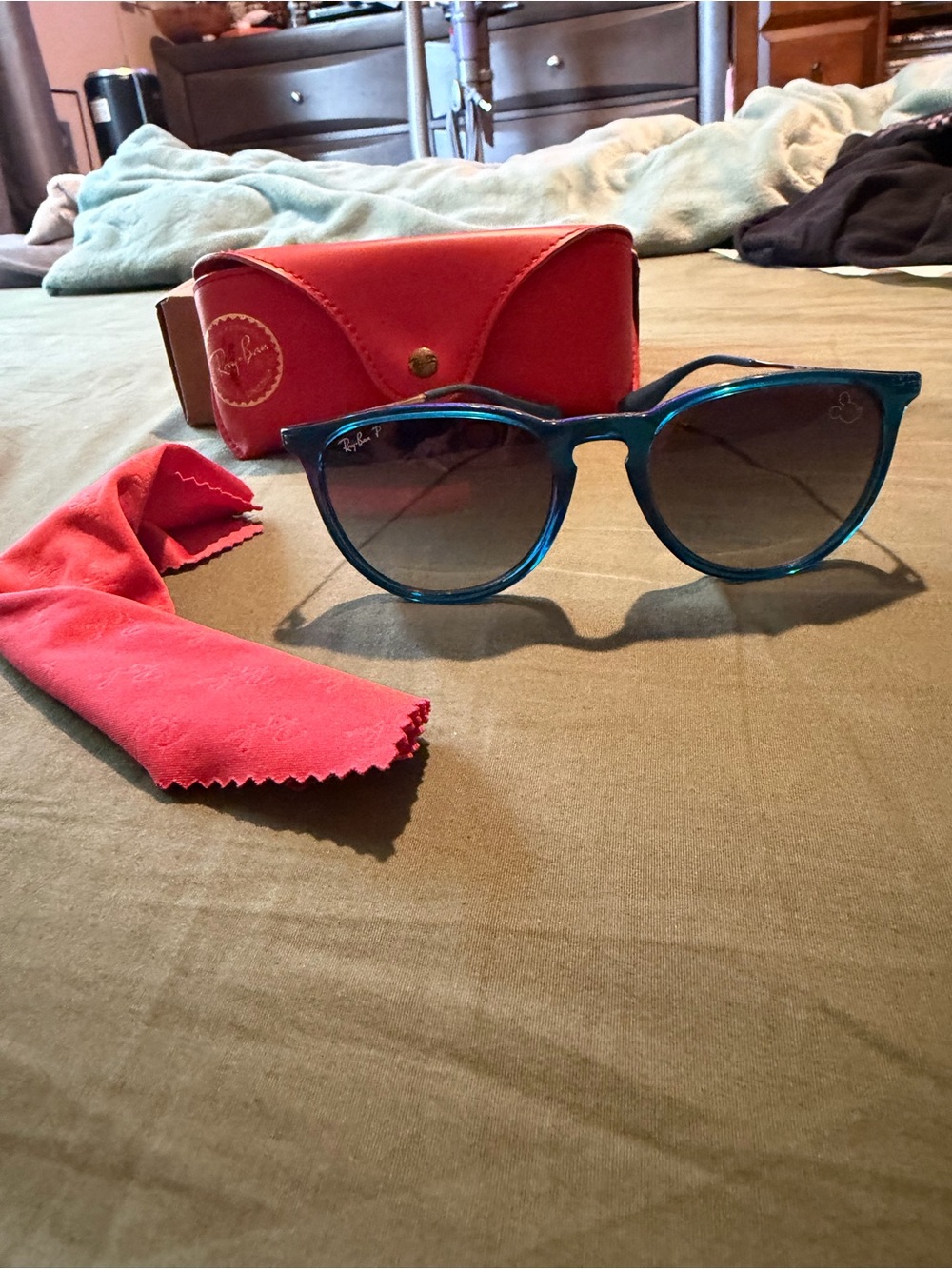 Ray-Ban POLARIZED Erika RB4171 Disney collaboration